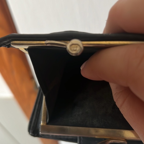Sold-Gucci kiss lock wallet black leather gold hardware. Vintage SR 035 904 0902 - Picture 10 of 15